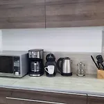 Modern Villa Rutelena +Good location+Pool+AC+Sleeps 12
