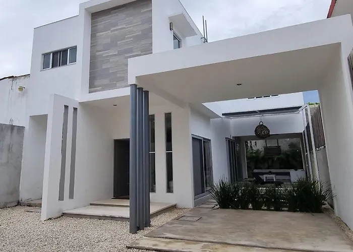 Modern Villa Rutelena +Good location+Pool+AC+Sleeps 12