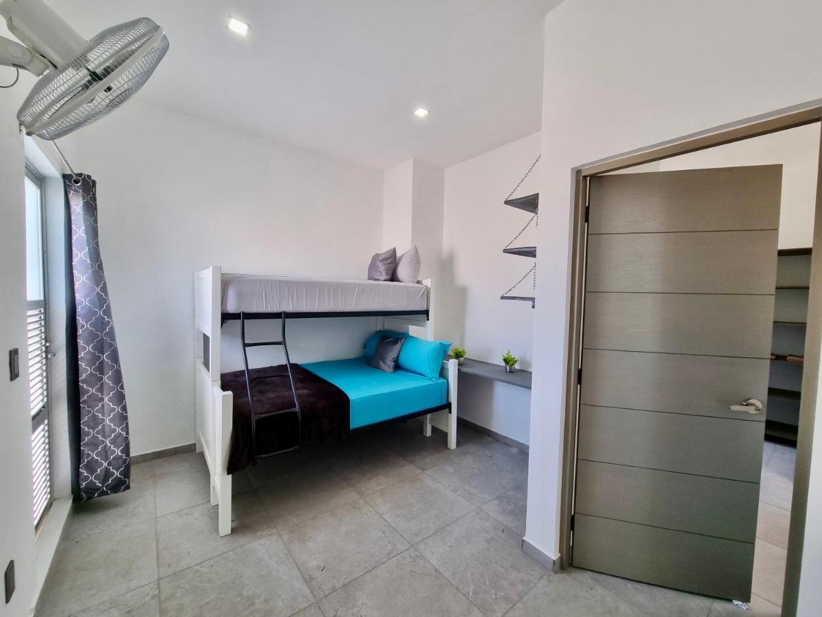Modern Rutelena +good Location+pool+ac+sleeps 12 *