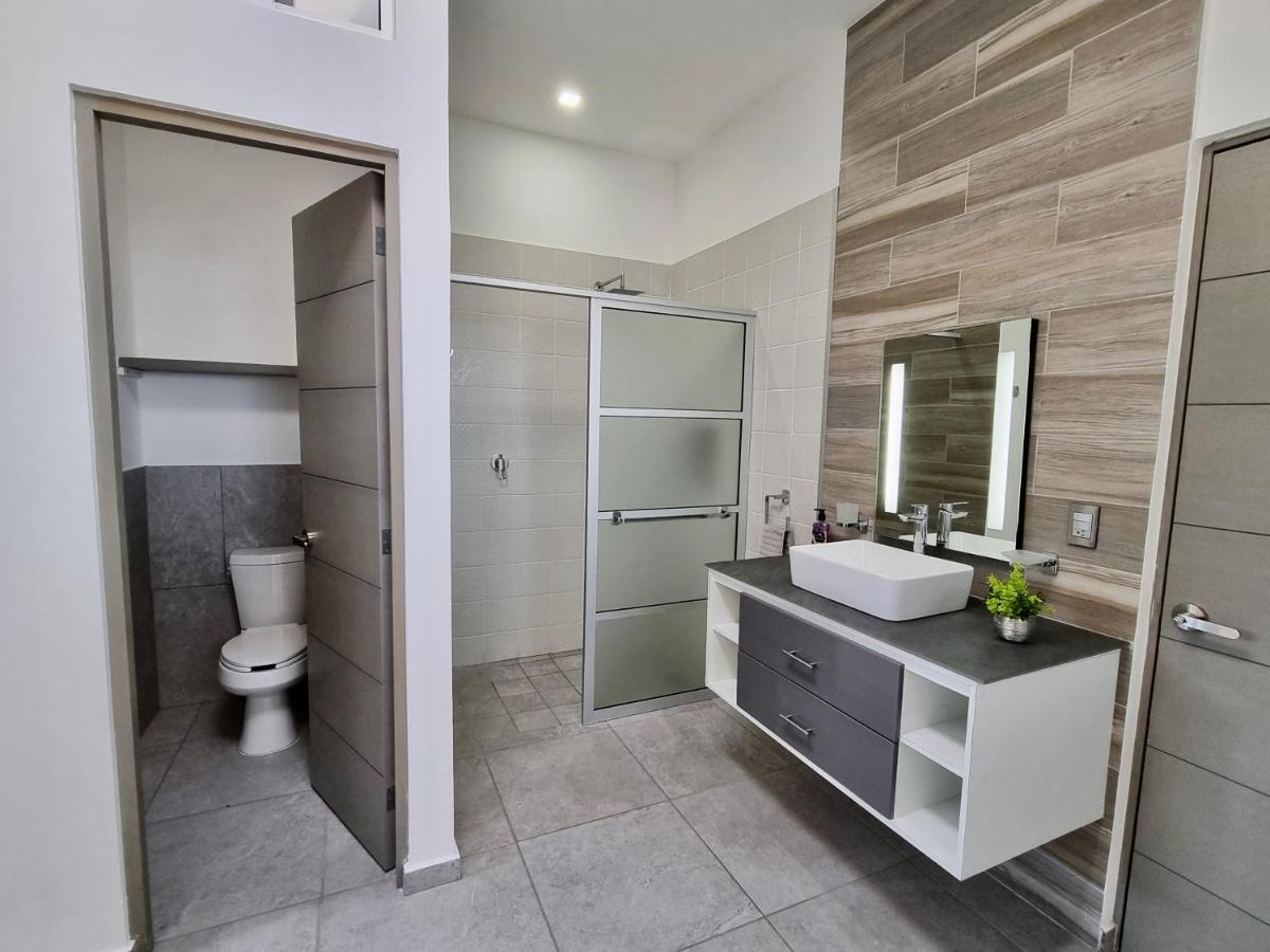Modern Rutelena +good Location+pool+ac+sleeps 12 * Playa del Carmen